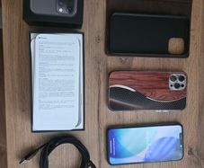 Apple iPhone 11 Pro 64GB Space Grey (Unlocked) Excellent Condition + Box + 2 Cases