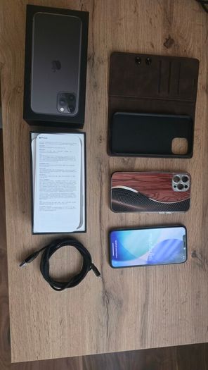 Apple iPhone 11 Pro 64GB Space Grey (Unlocked) Excellent Condition + Box + 2 Cases
