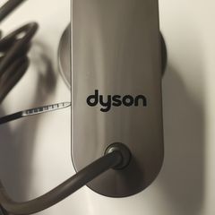 Original charger for Dyson vacuum cleaners.