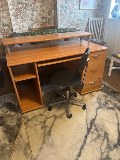 office desk and chair