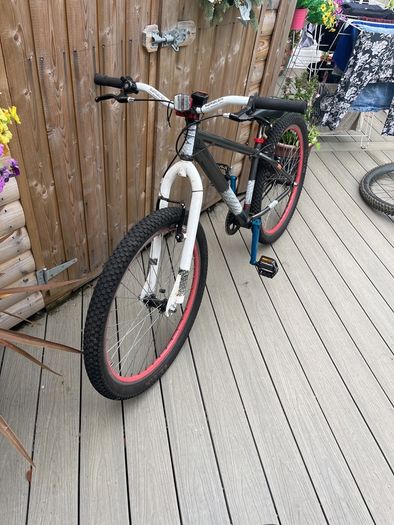 Dirt jumper
