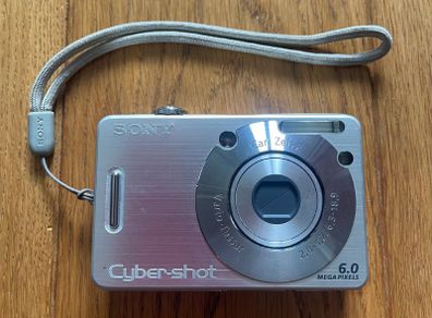 Sony Cybershot DSC-W50 Digital Camera