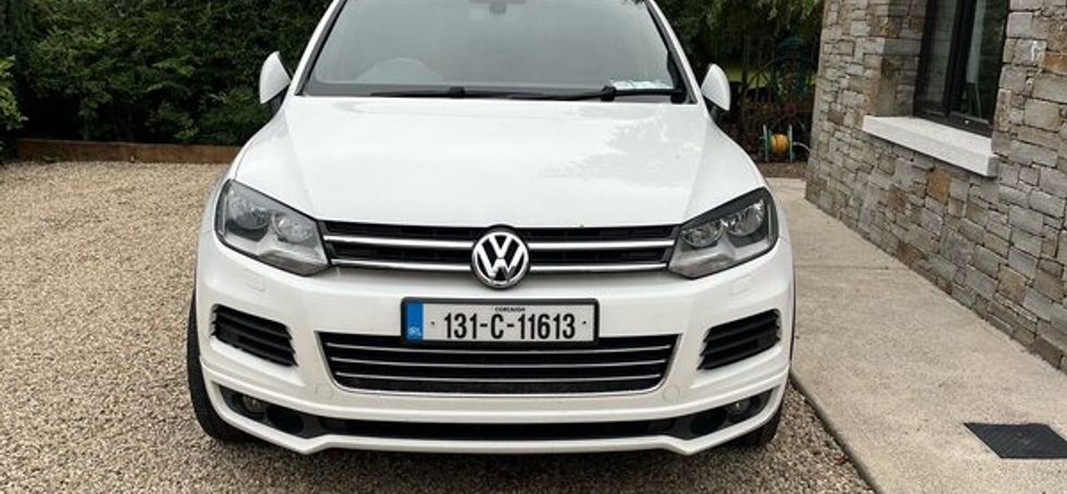 VW Toureg R Line Commercial