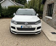 VW Toureg R Line Commercial