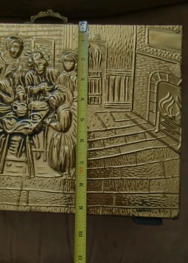 Vintage: Hammered Brass Wood Divided Magazine Rack With Mother & Children Kitchen Scene