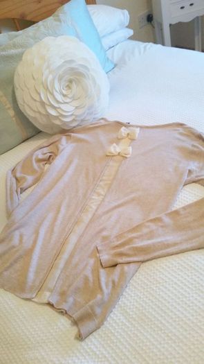 Beige Jumper with Bows at Back - Size 14