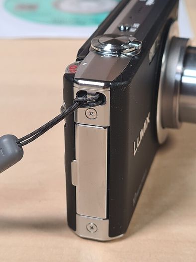 PANASONIC LUMIX FX35 digital camera 10.1MP megapixels boxed with battery charger memory card and case