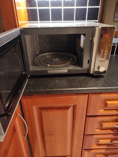 Microwave 25 Litre