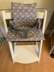 Stokke Tripp trapp high chair in white wood  with accessories in great condition