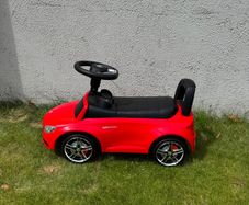 Red sit on car