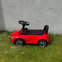 Red sit on car