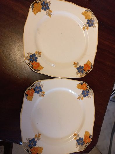 2 square Vintage Tunstall plates (sold as pair)