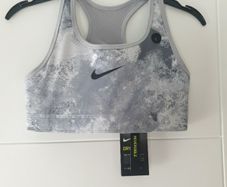 New Nike Reverse top size L (12-13 years)