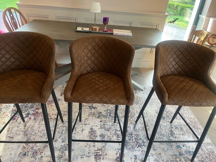 Bar stools & dressing table