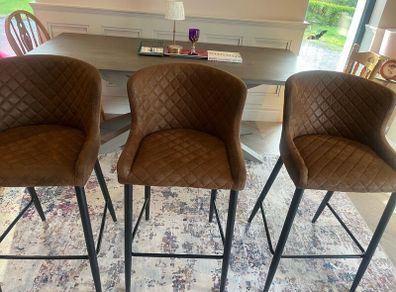 Bar stools & dressing table