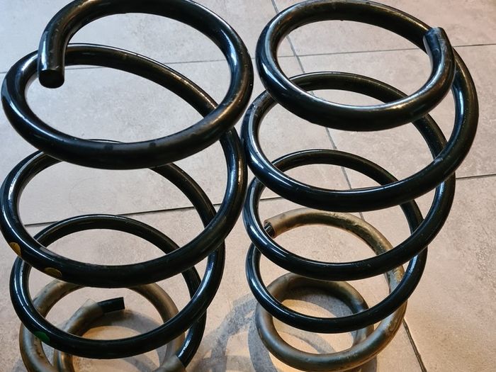 Mercedes-benz Vito W447 Two Front Coil Springs