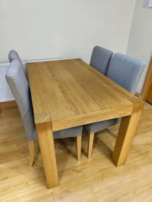 IKEA table hogsby 4 / 6 seater Oak