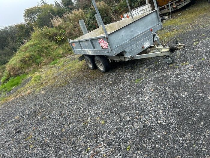 Tipping trailer