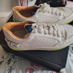 Chanel runners