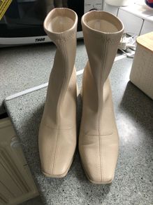 Ladies boots size 6