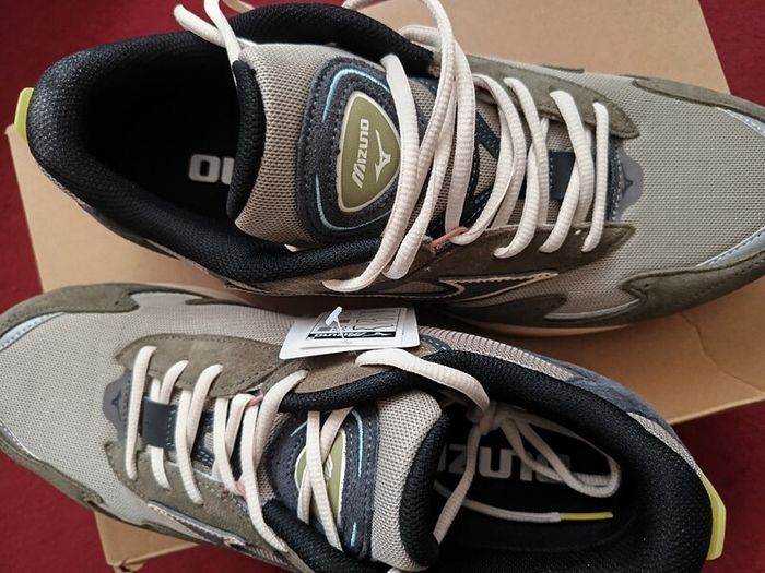 Brand new Mizuno Wave rider 44 EU 9.5 UK