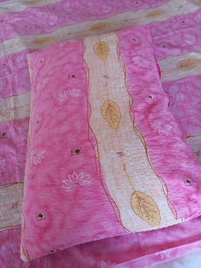 Single bed set.