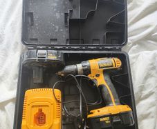 DeWalt DC725 (Type 10) + Charger + 2 Batteries - for Parts