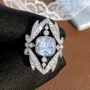 Vintage Style Crystal Silver Ring