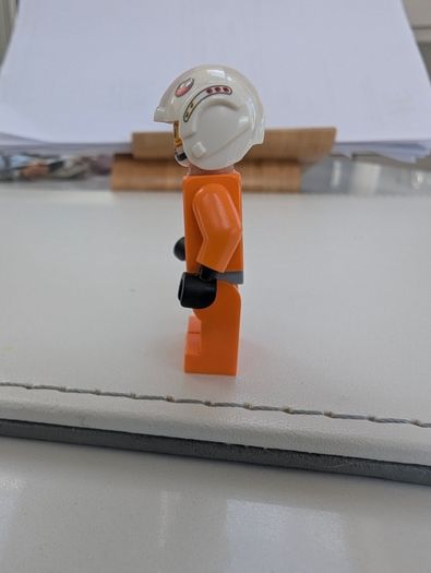 100% LEGO Star Wars Luke Skywalker Minifigure Jedi X-Wing Pilot 75301 75313 sw1139