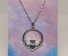 claddagh necklace