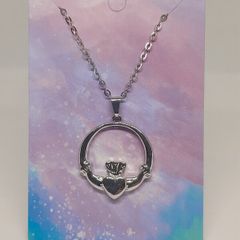 claddagh necklace