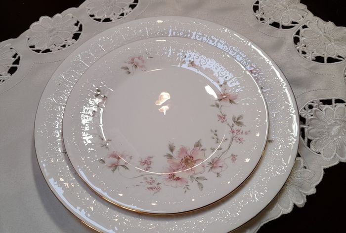 Royal Albert "For all seasons " dinner set