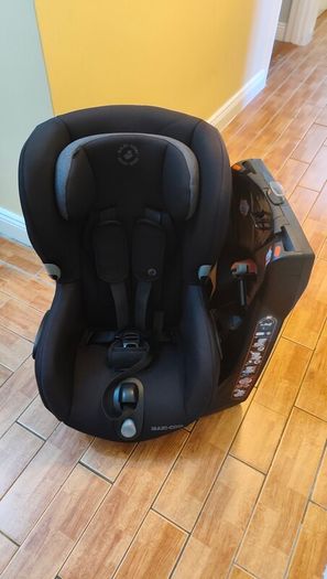 Maxi Cosi Axiss Swivel car seat