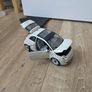 Norev Fiat 500 Pearl White 1:18 Diecast Model Car - Missing Left Mirror Image 7