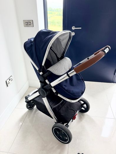Pram and Maxi Cosi car seat