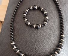 Lovely beaded necklace and bracelet set