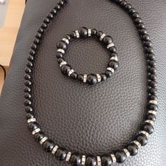Lovely beaded necklace and bracelet set
