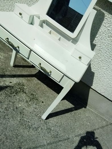 dressing table