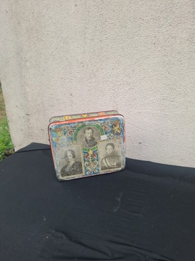 Vintage king tin box postage possible