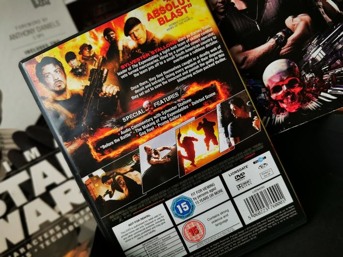 The Expendables ! DVD ! with Gold Foil Slipcase ! 2010 ! Sylvester Stalone ! Jason Statham ! Bruce Willis !
