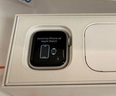 Apple Watch Series 4: 40mm Silver Aluminium
