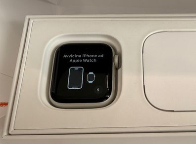 Apple Watch Series 4: 40mm Silver Aluminium
