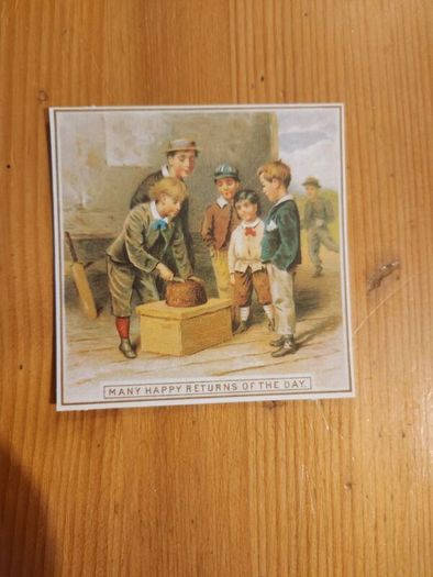 Beautiful Set Of 25 Reproduction  Vicorian Greeting Cards Of The Period 1860-1890 In Presentation Box. In Very Good Condition.