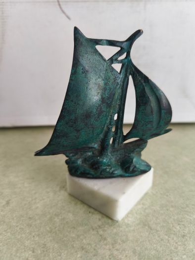Vintage from the 1970s green matel could be copper  yacht, retro brass boat, brass figurine on marble plinth. could be uesed as  Paperweight, or decortive.