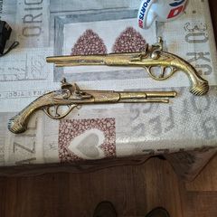 Beautiful Vintage Pair Of Brass Flintlock Dueling Pistols Wall Hangers, likely from the 1940s Postage Available or Collection