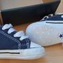 Children's converse shoes size 2 Image 4