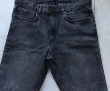 Men's "H&M" black denim Shorts. Size W34. Slim fit.