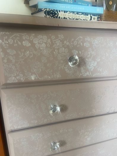 chest of drawers