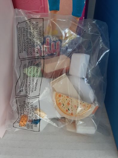 New Sindy vintage unopened Fridge freezer and toy food
