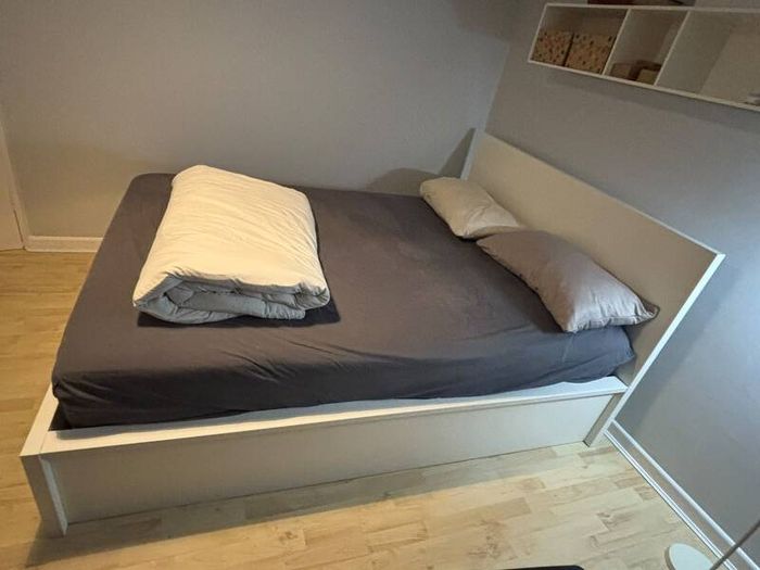 King size white Ottoman bed/ "Malm Ottoman bed Stan Kg white GB"